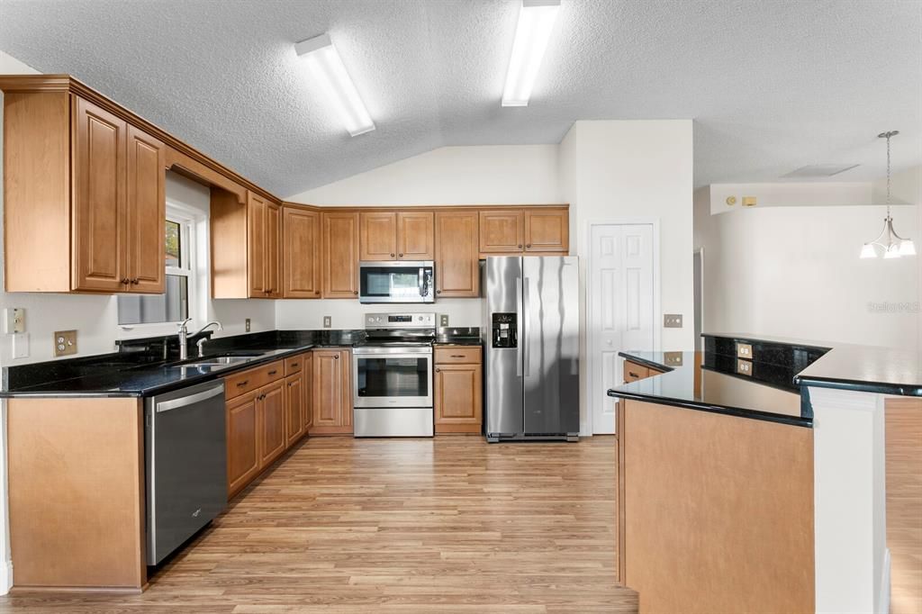 For Sale: $450,000 (3 beds, 2 baths, 1624 Square Feet)