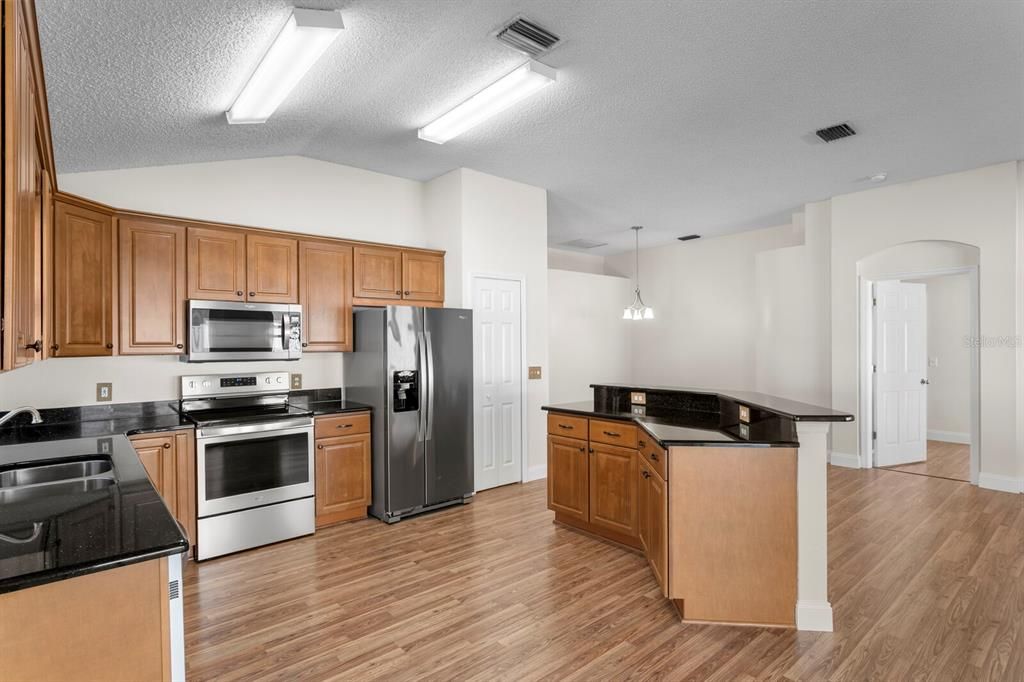 For Sale: $450,000 (3 beds, 2 baths, 1624 Square Feet)