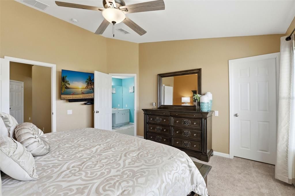 For Sale: $390,000 (3 beds, 2 baths, 1608 Square Feet)