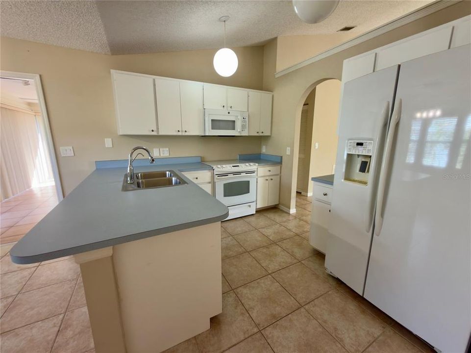 For Rent: $2,149 (2 beds, 2 baths, 1751 Square Feet)