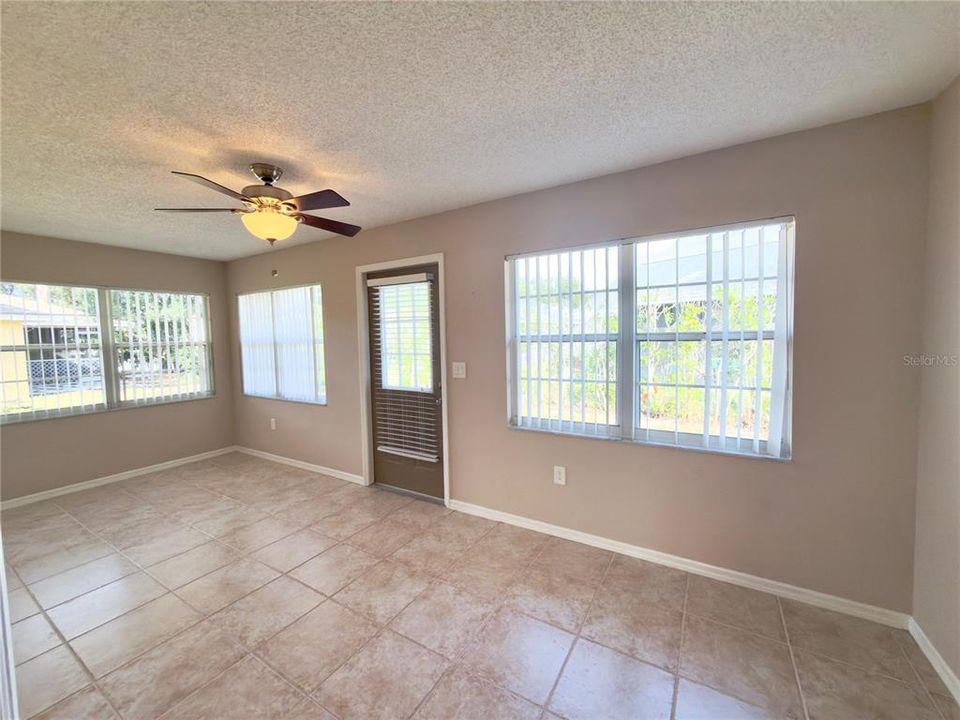 For Rent: $2,149 (2 beds, 2 baths, 1751 Square Feet)