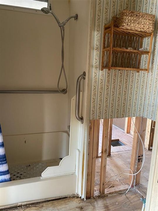 For Sale: $65,000 (1 beds, 1 baths, 628 Square Feet)