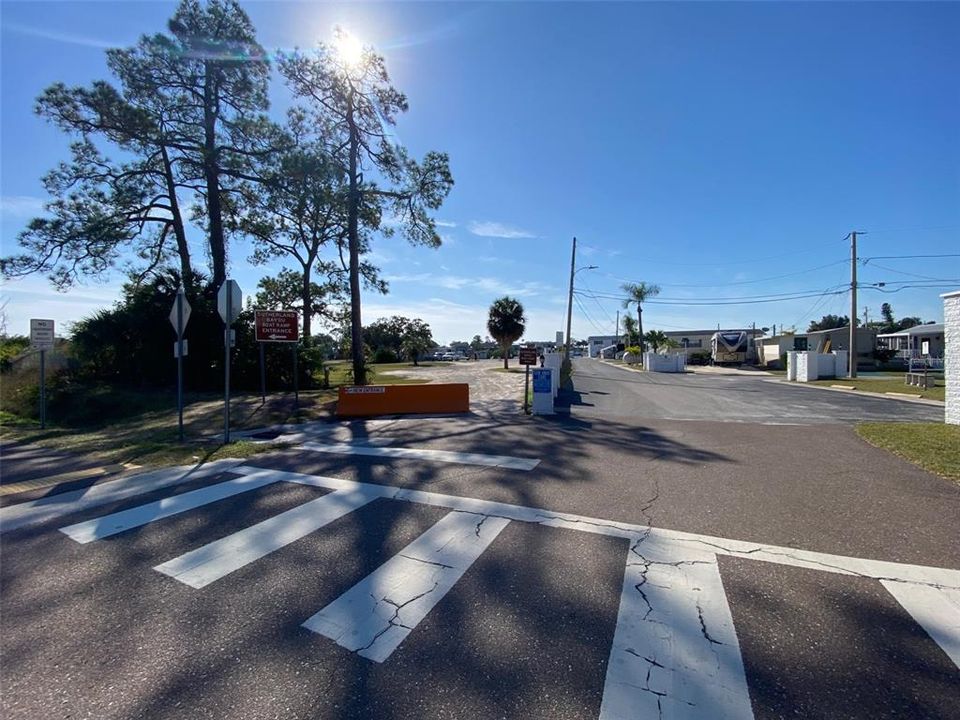 For Sale: $65,000 (1 beds, 1 baths, 628 Square Feet)