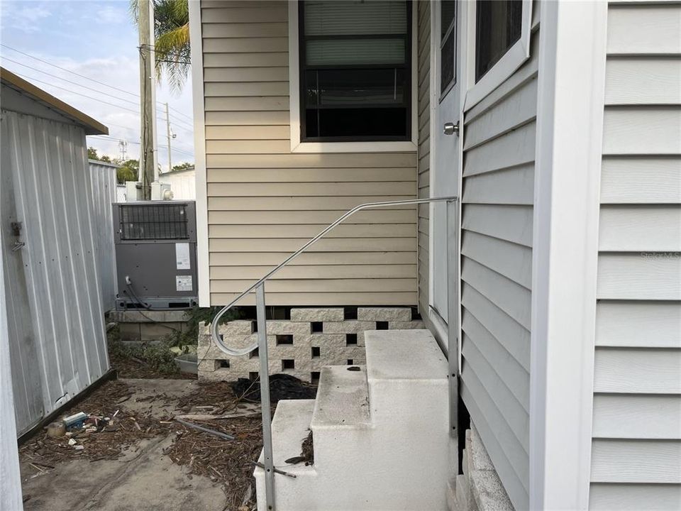 For Sale: $65,000 (1 beds, 1 baths, 628 Square Feet)