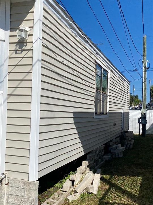 For Sale: $65,000 (1 beds, 1 baths, 628 Square Feet)