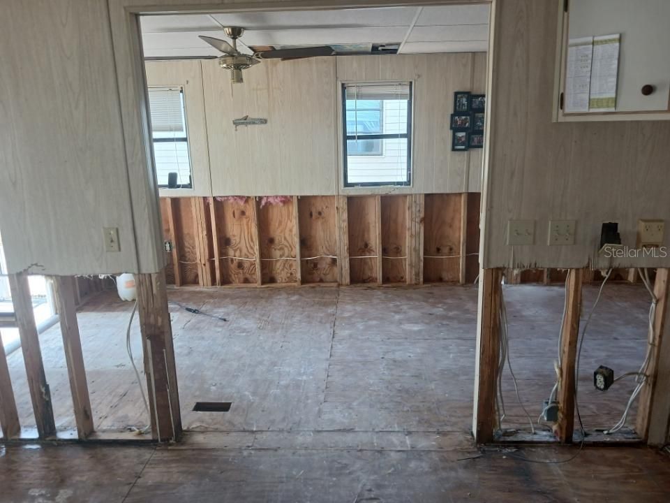 For Sale: $65,000 (1 beds, 1 baths, 628 Square Feet)