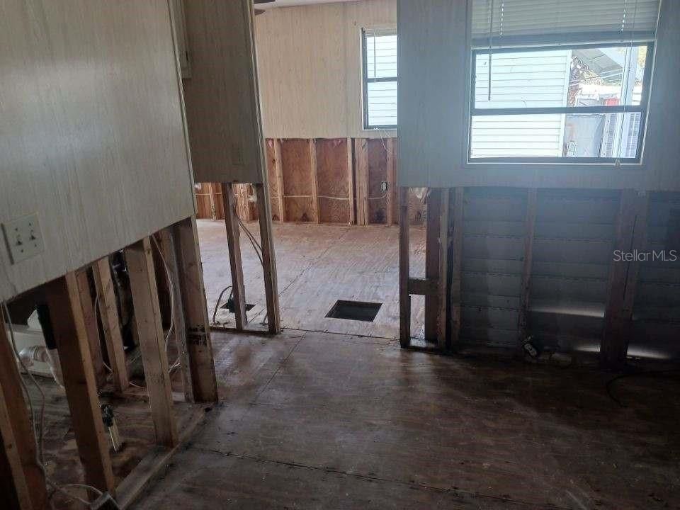 For Sale: $65,000 (1 beds, 1 baths, 628 Square Feet)