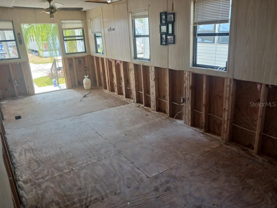 For Sale: $65,000 (1 beds, 1 baths, 628 Square Feet)