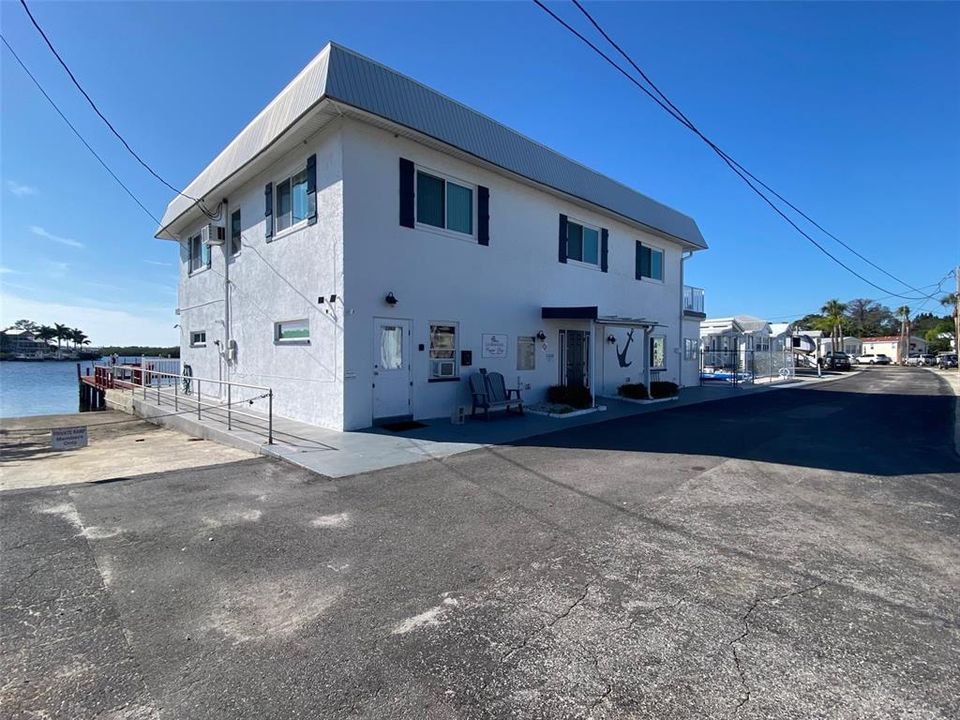 For Sale: $65,000 (1 beds, 1 baths, 628 Square Feet)