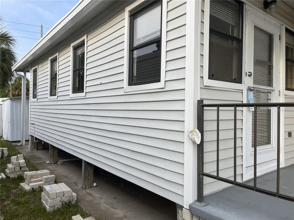 For Sale: $65,000 (1 beds, 1 baths, 628 Square Feet)