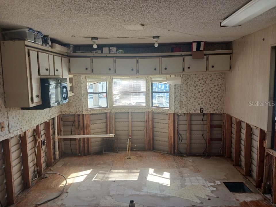 For Sale: $65,000 (1 beds, 1 baths, 628 Square Feet)