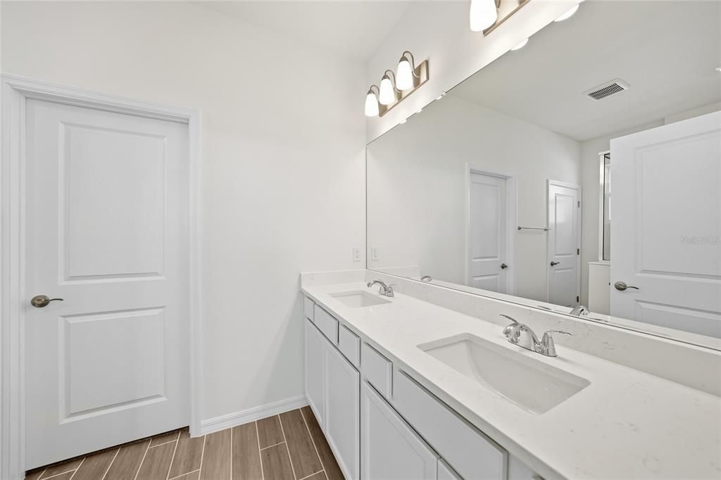 En Venta: $398,190 (4 camas, 2 baños, 2002 Pies cuadrados)