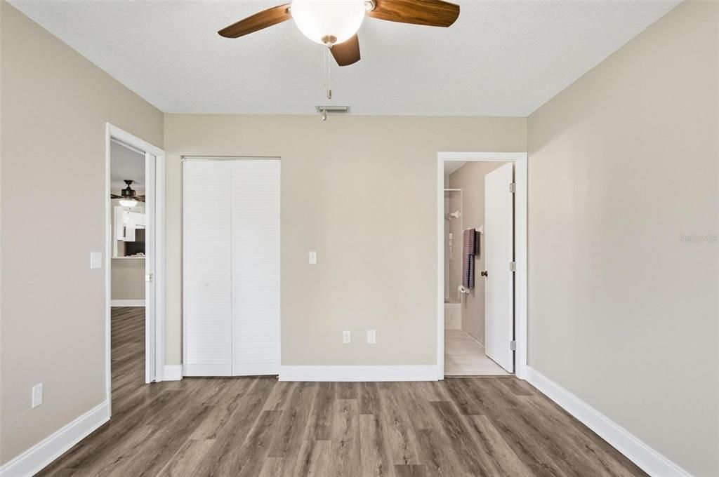 For Sale: $198,900 (2 beds, 2 baths, 1021 Square Feet)