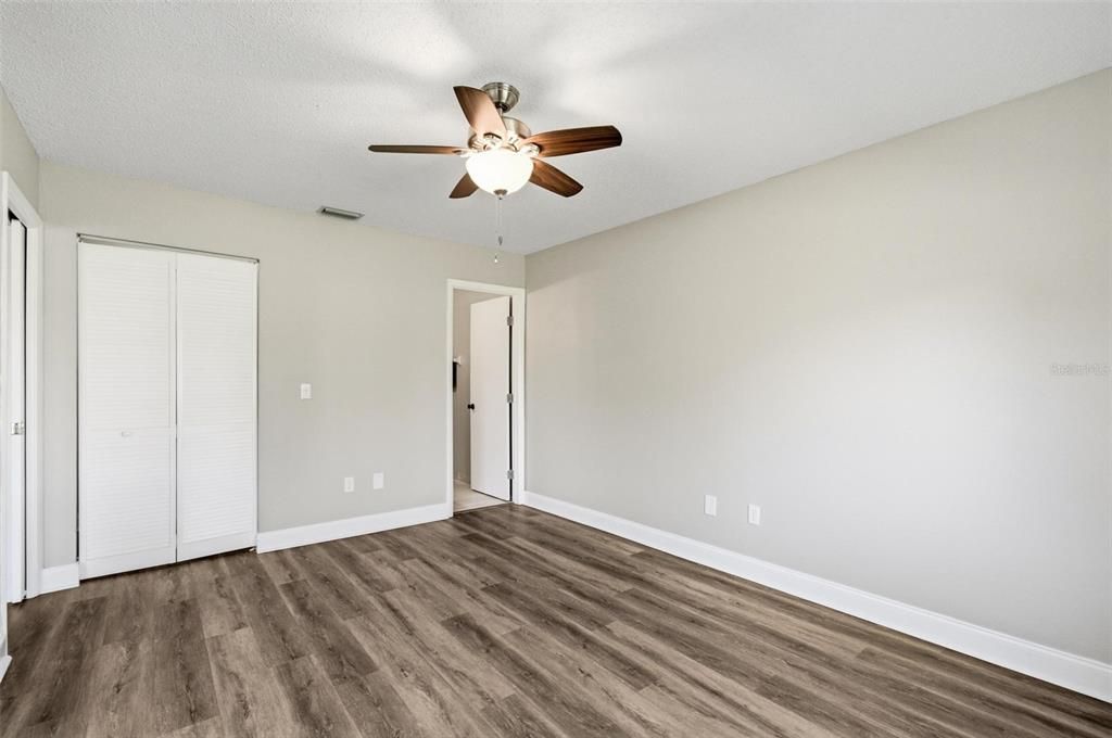 For Sale: $198,900 (2 beds, 2 baths, 1021 Square Feet)