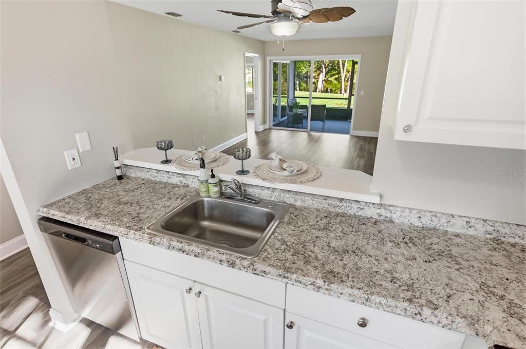 For Sale: $198,900 (2 beds, 2 baths, 1021 Square Feet)