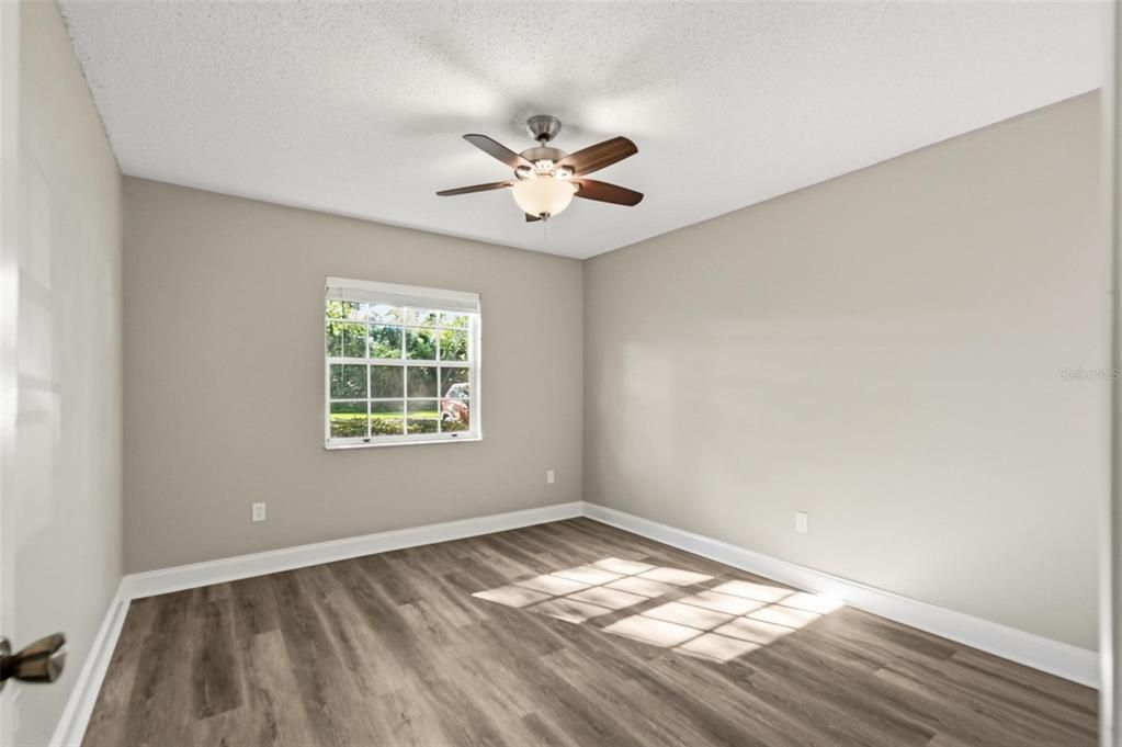 For Sale: $198,900 (2 beds, 2 baths, 1021 Square Feet)