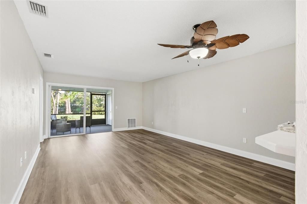 For Sale: $198,900 (2 beds, 2 baths, 1021 Square Feet)