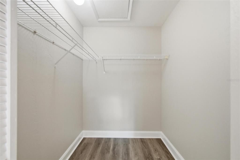 For Sale: $198,900 (2 beds, 2 baths, 1021 Square Feet)