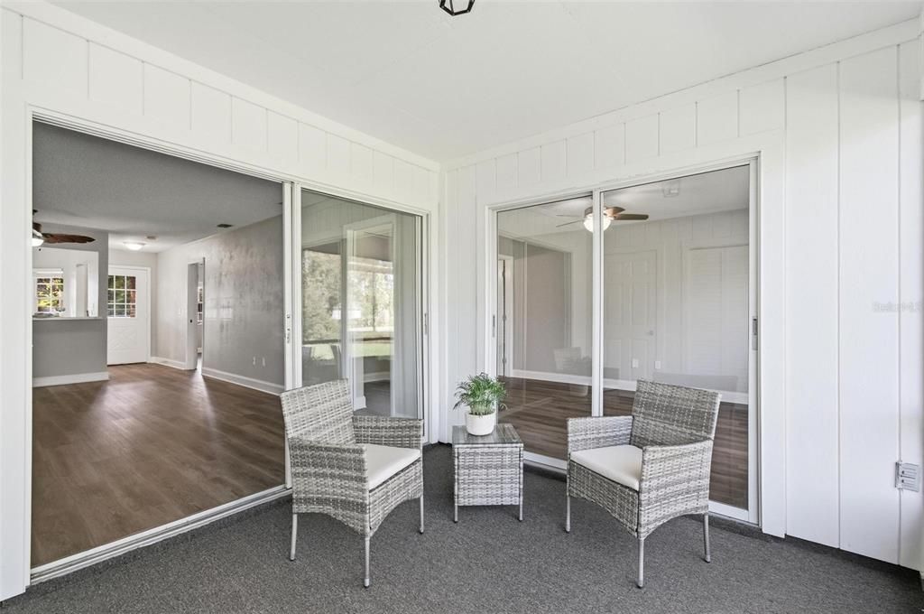 For Sale: $198,900 (2 beds, 2 baths, 1021 Square Feet)