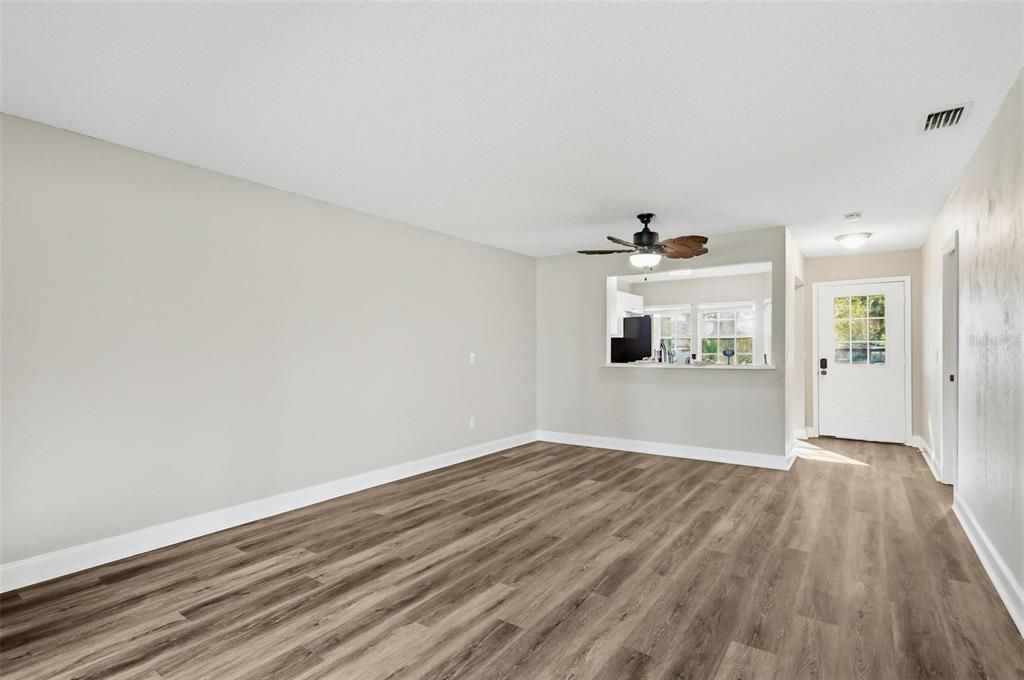 For Sale: $198,900 (2 beds, 2 baths, 1021 Square Feet)