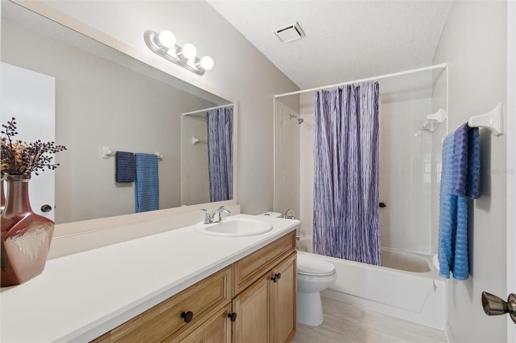 For Sale: $198,900 (2 beds, 2 baths, 1021 Square Feet)