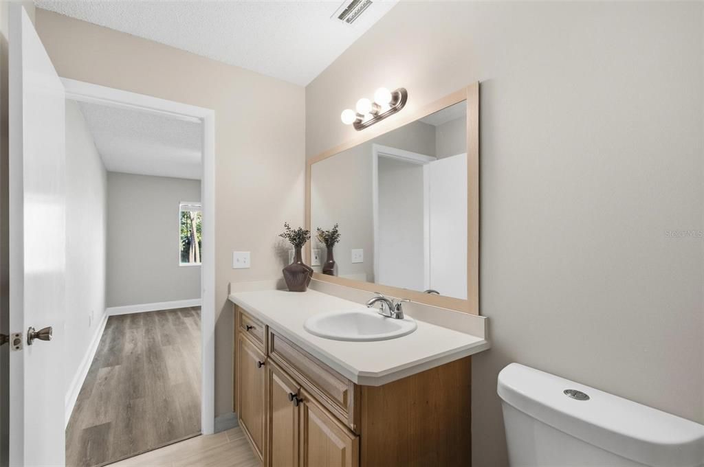 For Sale: $198,900 (2 beds, 2 baths, 1021 Square Feet)