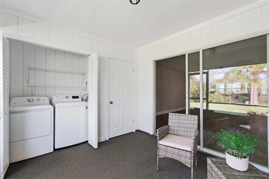 For Sale: $198,900 (2 beds, 2 baths, 1021 Square Feet)