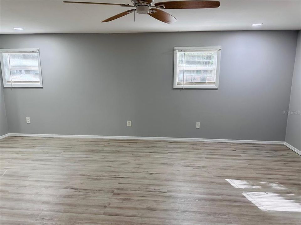 For Sale: $189,900 (1 beds, 1 baths, 1236 Square Feet)