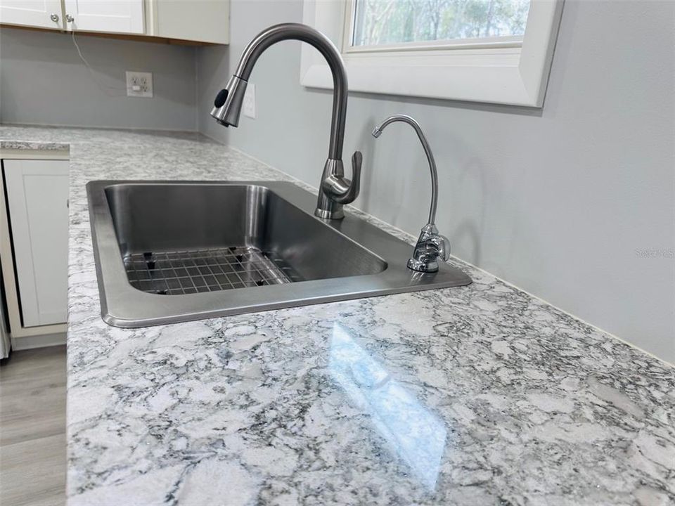 For Sale: $189,900 (1 beds, 1 baths, 1236 Square Feet)