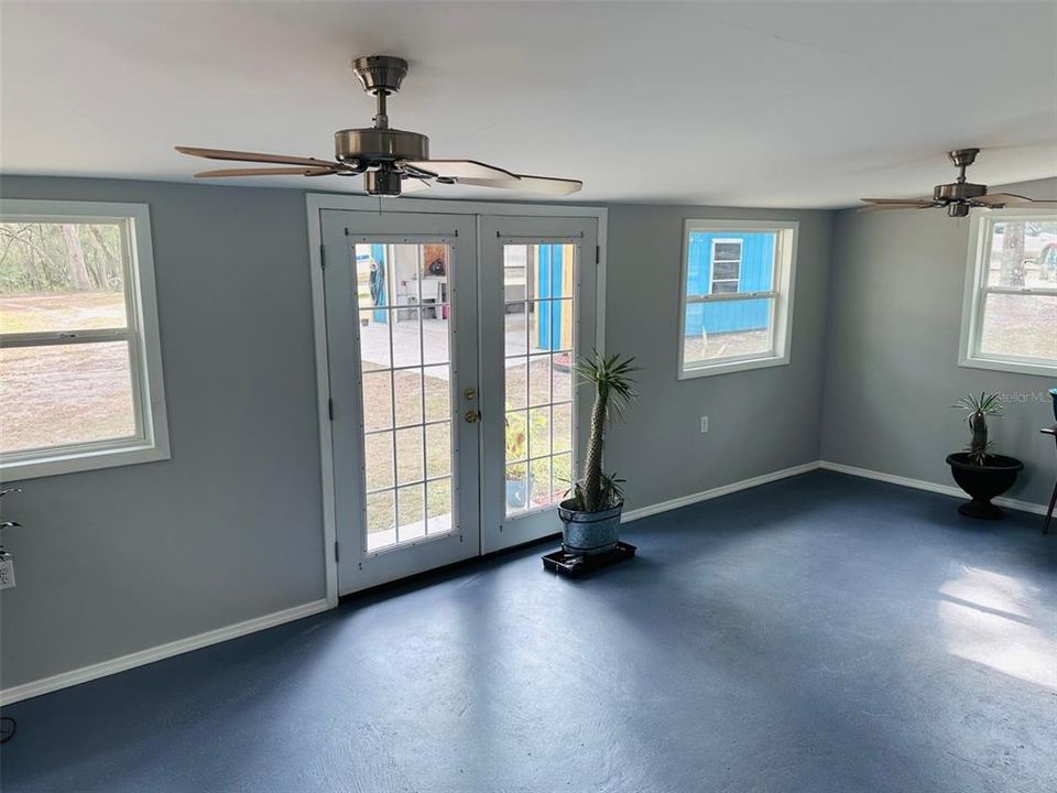 For Sale: $189,900 (1 beds, 1 baths, 1236 Square Feet)