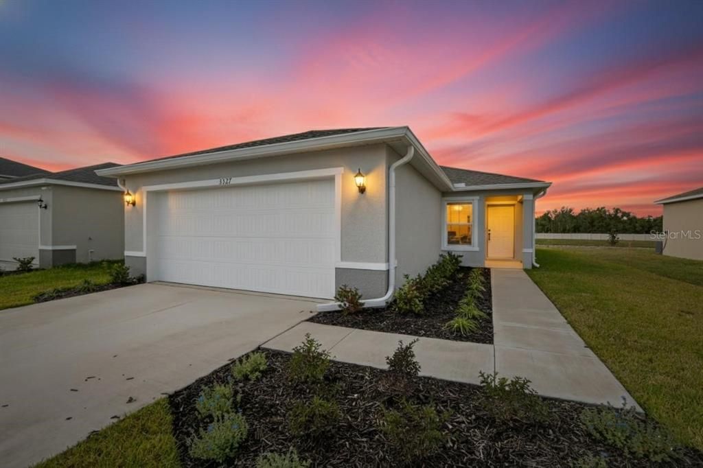 For Sale: $350,000 (3 beds, 2 baths, 1363 Square Feet)