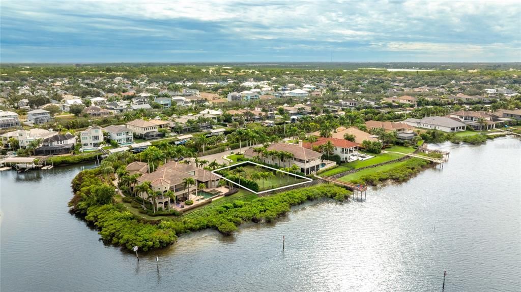 待售: $900,000 (0.36 acres)