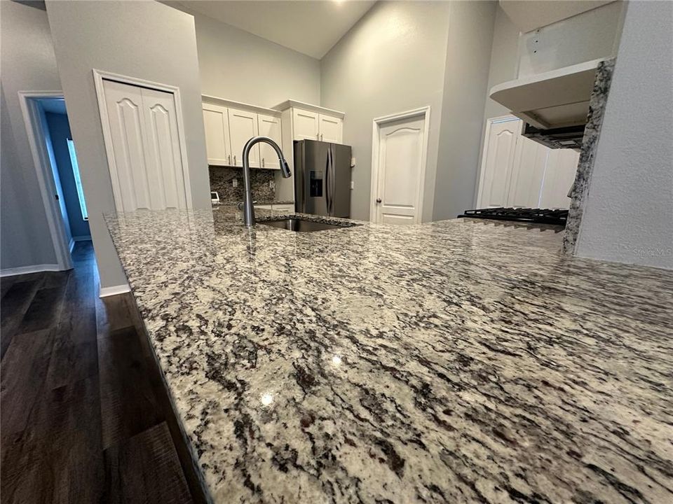 В аренду: $3,000 (3 спален, 2 ванн, 1720 Квадратных фут)