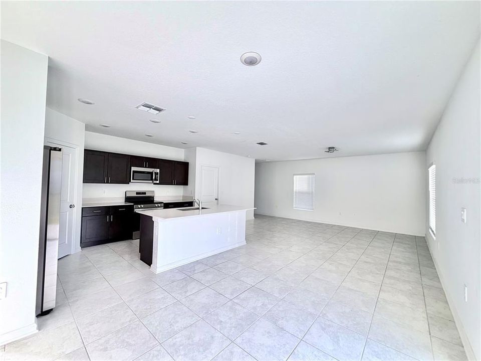 出租: $2,200 (4 贝兹, 2 浴室, 1879 平方英尺)