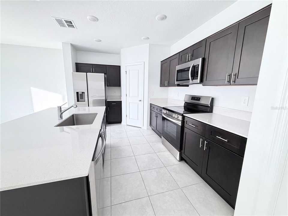 出租: $2,200 (4 贝兹, 2 浴室, 1879 平方英尺)