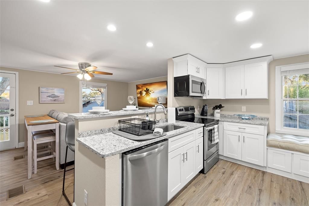 На продажу: $999,999 (6 спален, 5 ванн, 3416 Квадратных фут)