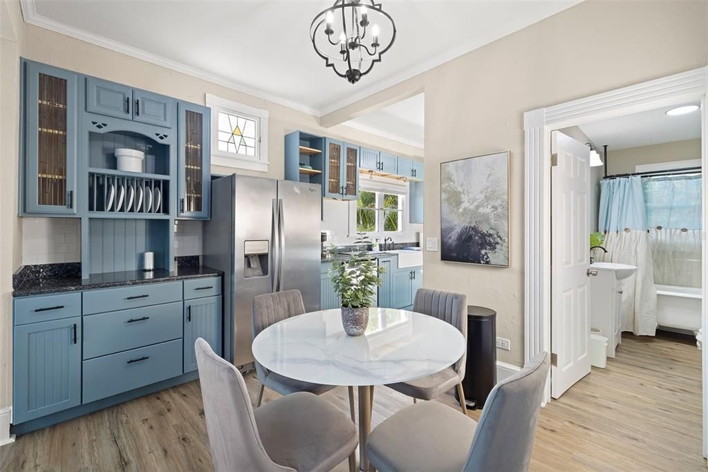 На продажу: $999,999 (6 спален, 5 ванн, 3416 Квадратных фут)