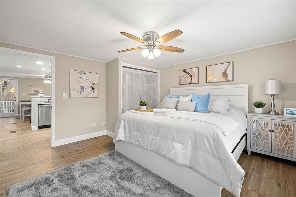 На продажу: $999,999 (6 спален, 5 ванн, 3416 Квадратных фут)