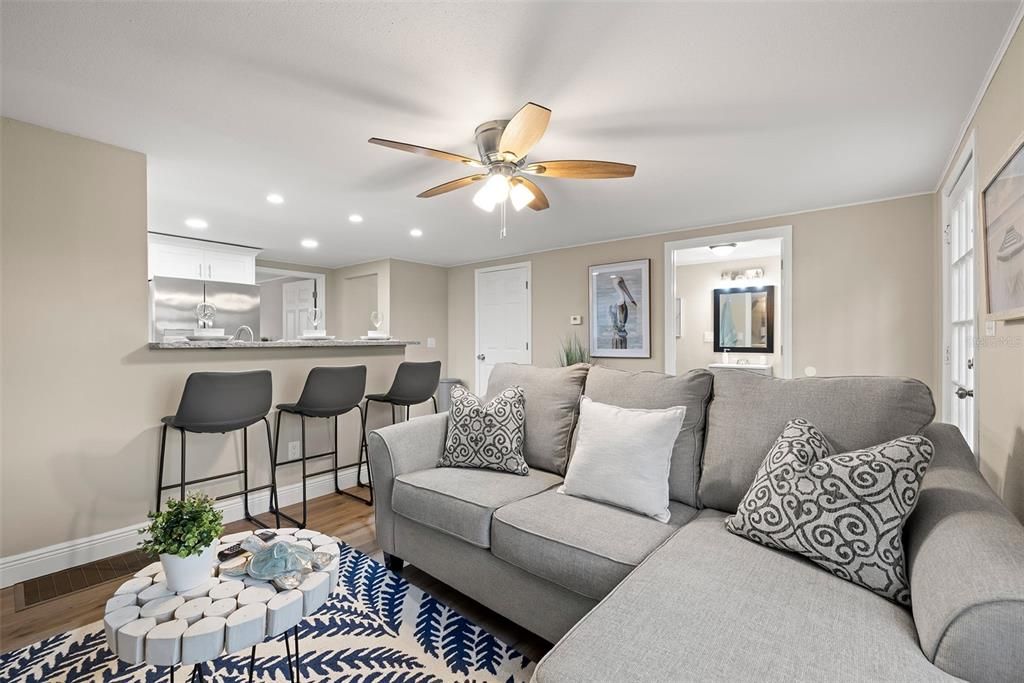 На продажу: $999,999 (6 спален, 5 ванн, 3416 Квадратных фут)