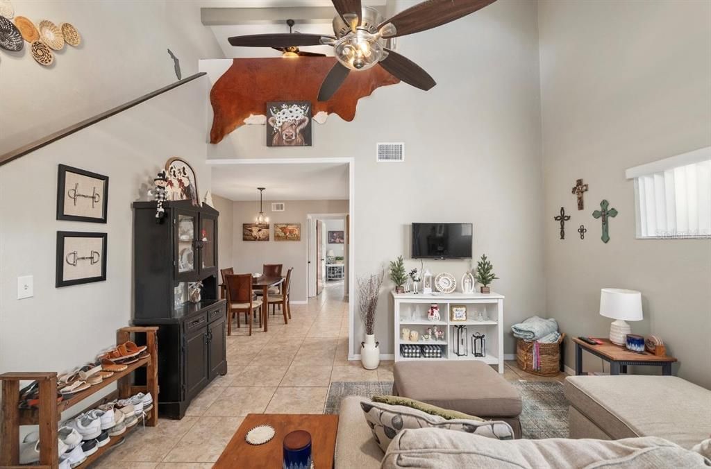 На продажу: $195,000 (2 спален, 2 ванн, 1000 Квадратных фут)