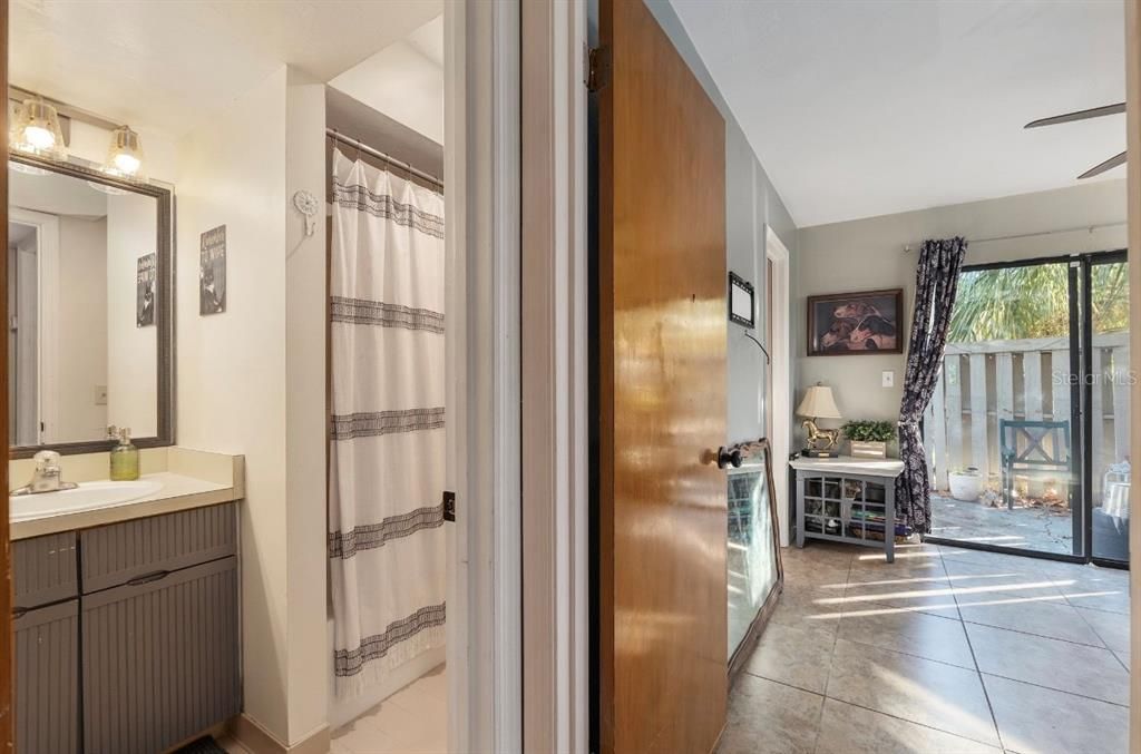 На продажу: $195,000 (2 спален, 2 ванн, 1000 Квадратных фут)