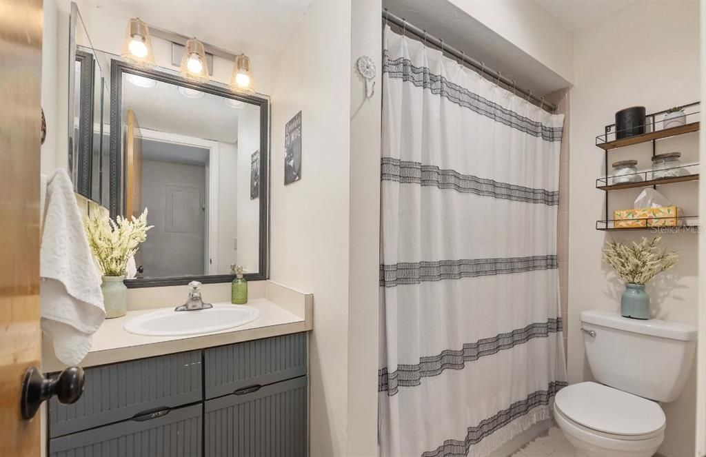 На продажу: $195,000 (2 спален, 2 ванн, 1000 Квадратных фут)