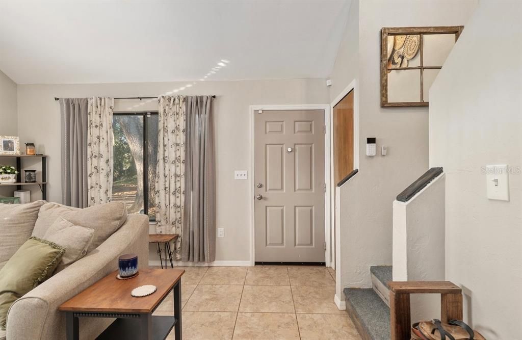 На продажу: $195,000 (2 спален, 2 ванн, 1000 Квадратных фут)