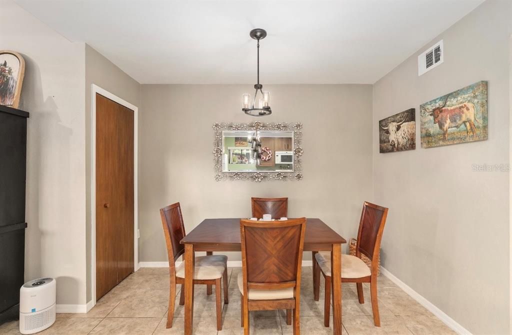 На продажу: $195,000 (2 спален, 2 ванн, 1000 Квадратных фут)