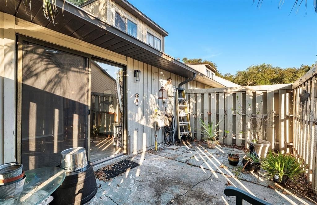 На продажу: $195,000 (2 спален, 2 ванн, 1000 Квадратных фут)