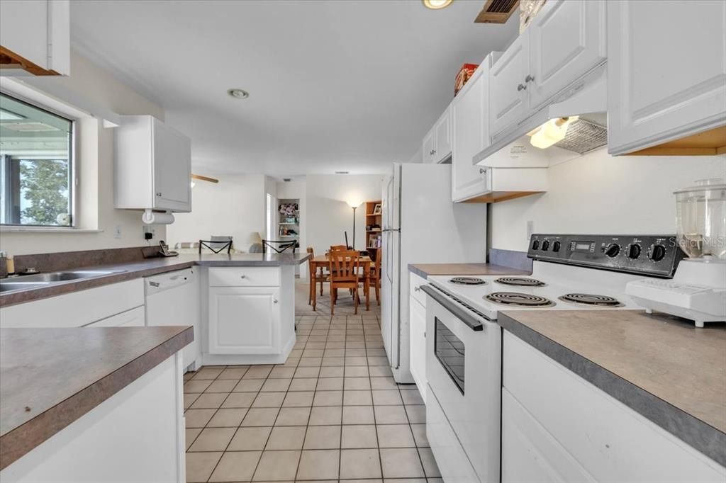 На продажу: $290,000 (4 спален, 3 ванн, 1920 Квадратных фут)