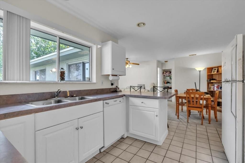 На продажу: $290,000 (4 спален, 3 ванн, 1920 Квадратных фут)