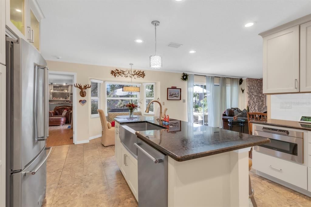 En Venta: $725,000 (4 camas, 3 baños, 2423 Pies cuadrados)