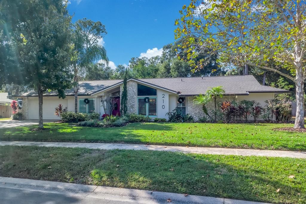 En Venta: $725,000 (4 camas, 3 baños, 2423 Pies cuadrados)