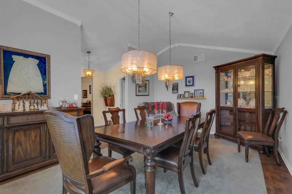 En Venta: $725,000 (4 camas, 3 baños, 2423 Pies cuadrados)